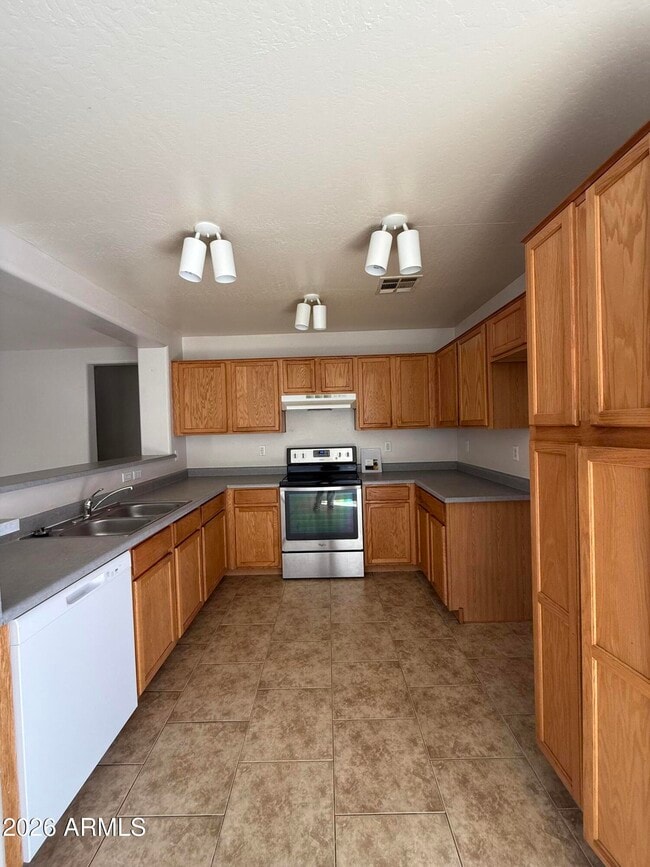 Building Photo - 22767 W Yavapai St