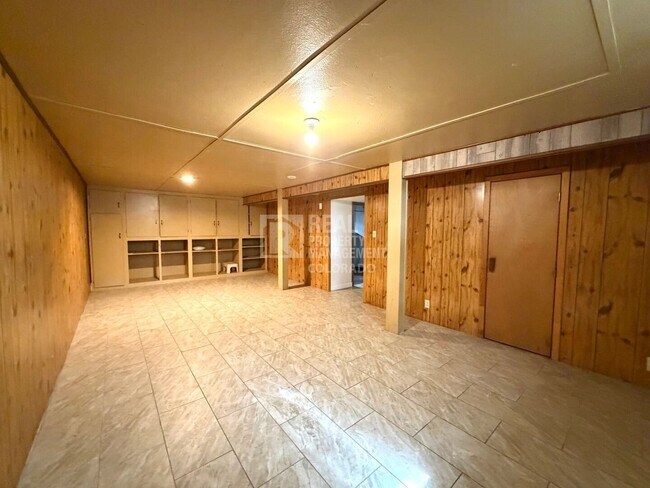 Building Photo - 511 E Panama Dr