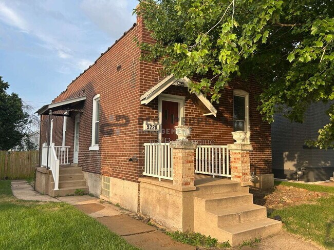 Building Photo - 5228 Northrup Ave