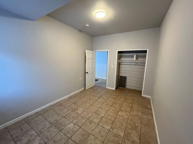 Building Photo - 407 Lathrop St