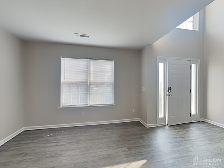 Building Photo - 1482 Kindred Cir NW