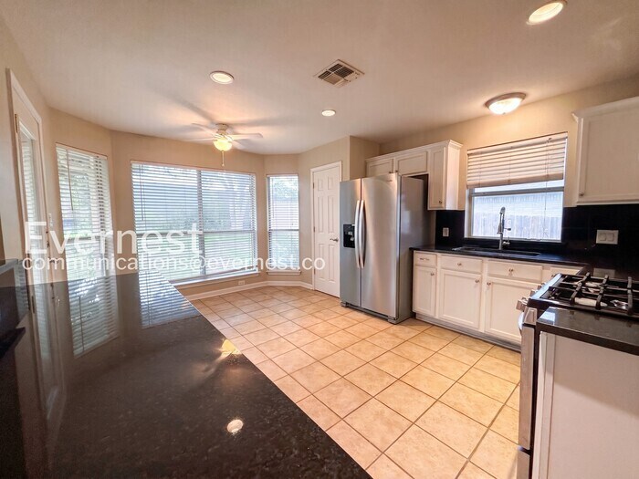 Building Photo - 2315 Chestnut Path