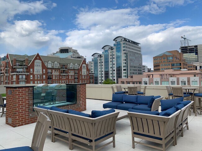 Building Photo - Gorgeous 2/2 with luxurious Lobby Level Condo in Hampden Row