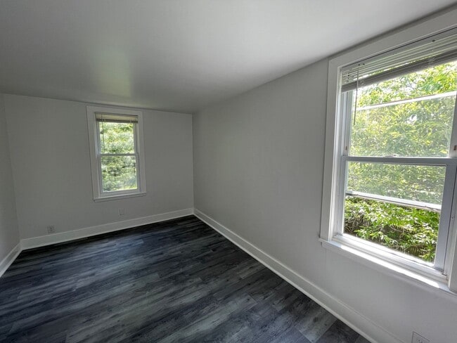 Building Photo - Brand New 5 bedroom 2 Bathroom