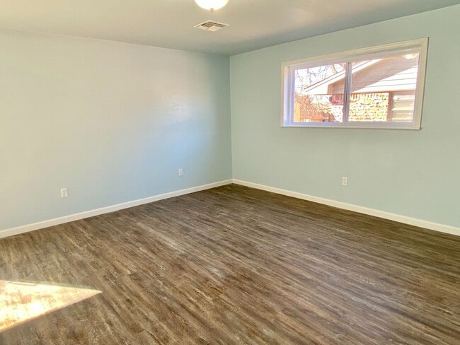 Building Photo - RECENT REMODEL!! 3 Bedroom, 1.5 Bathroom, ...