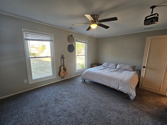 Building Photo - 3 Bedroom Corner Lot Close to Lejeune Blvd