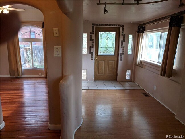 Building Photo - AWESOME 3 BDRM HOME IN BERKELEY ONE BLOCK WEST OF TENNYSON STREET! IMMEDIATE OCCUPANCY!