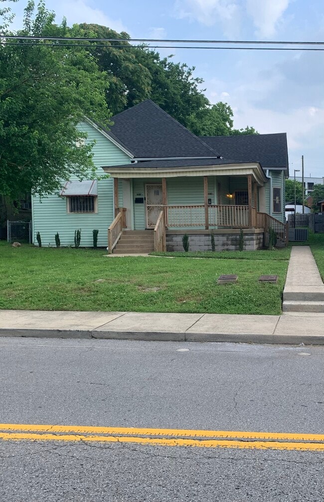 Building Photo - 2018 Clifton Ave