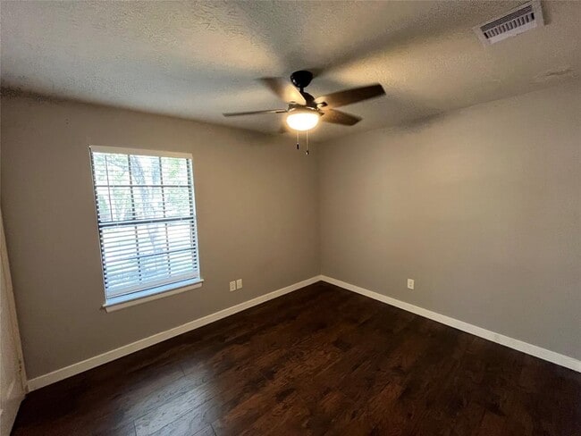 Building Photo - 5622 Maple Square Dr