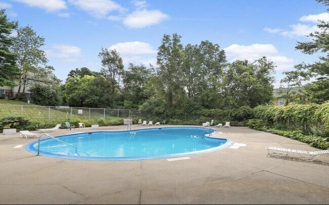 Building Photo - 3601 Kenbrooke Ct