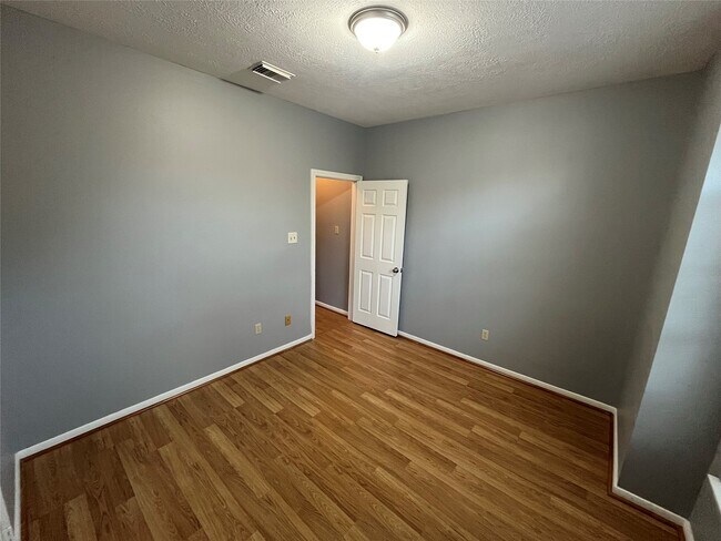 Building Photo - 16027 Silver Valley Dr