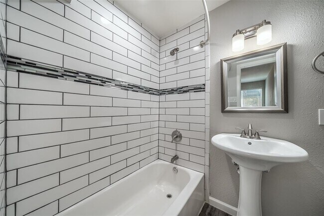 Building Photo - 4708 San Jacinto St