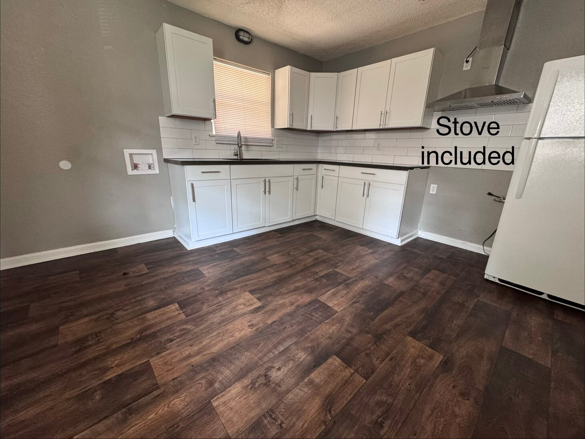 Building Photo - 1305 W 48th St