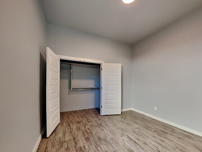 Building Photo - 312 W 3rd St