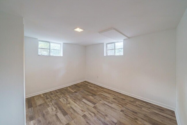 Building Photo - 254 Richardson Rd NW