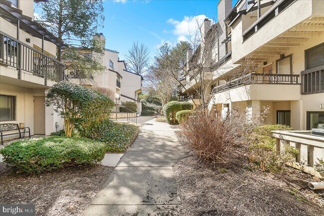 Building Photo - 9713 Hellingly Pl
