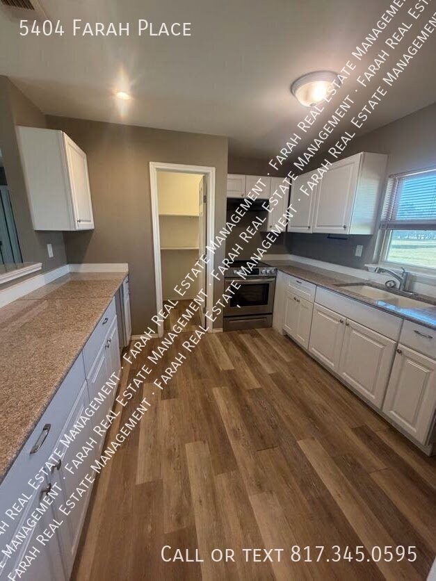 Building Photo - 5404 Farah Pl