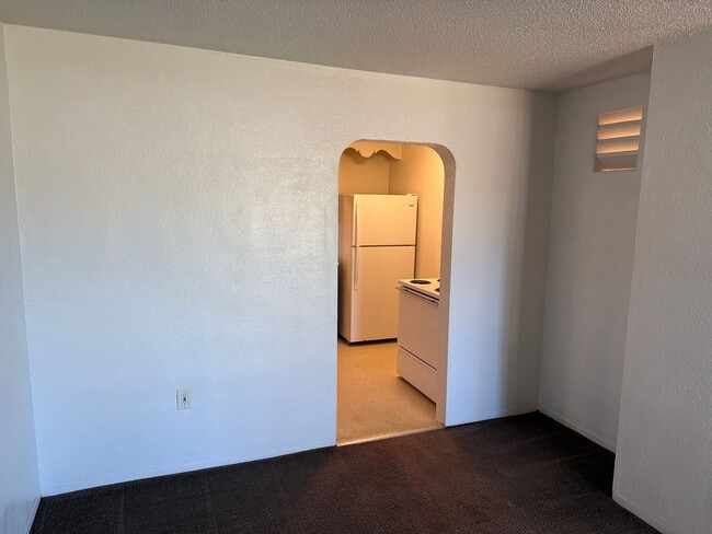 Building Photo - 2 bed, 1 bath house in Springfield