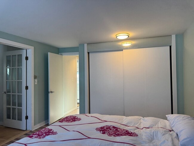 Building Photo - 2 Bedroom in Woodstock