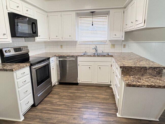 Building Photo - 4 Bed 2 Bath Remodeled Home in Miller Elementary Zone with Solar Panels