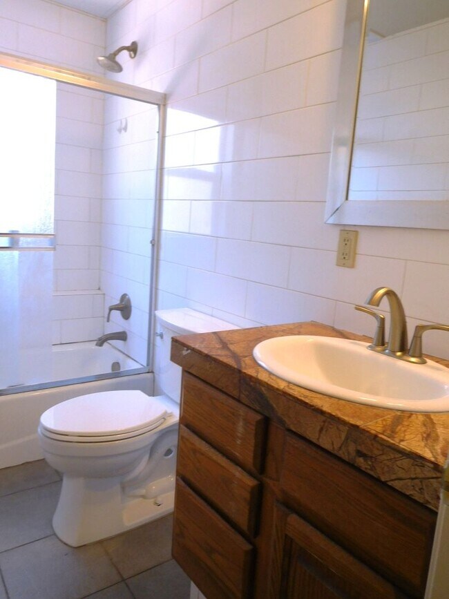 Building Photo - UNR friendly 3 Bedroom , 1 Bath close to campus