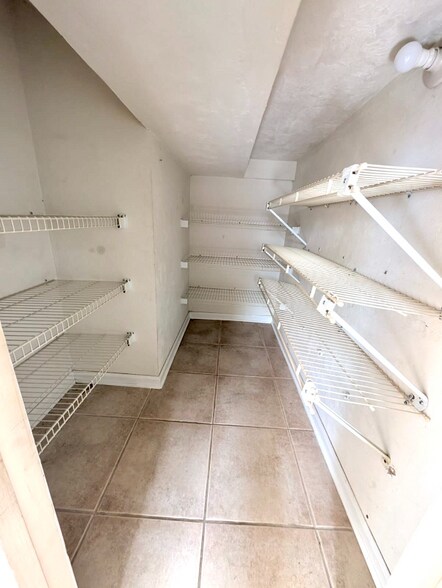 Building Photo - 1736 Augustine Pl