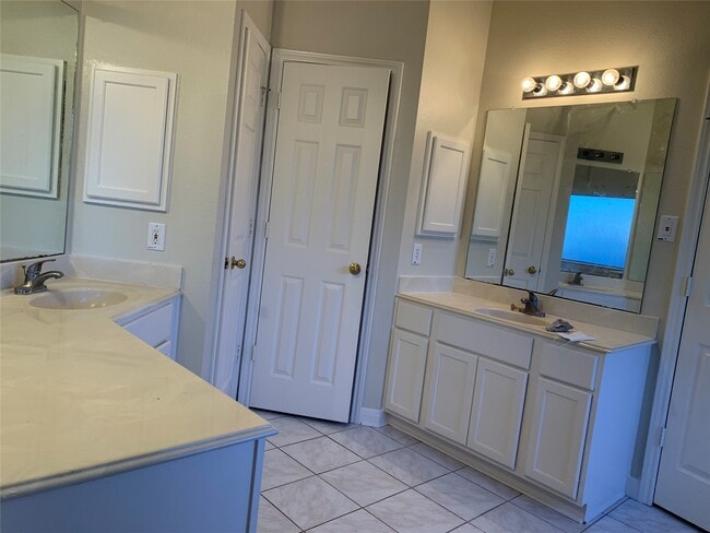 Building Photo - 12203 Meadow Ln Ct