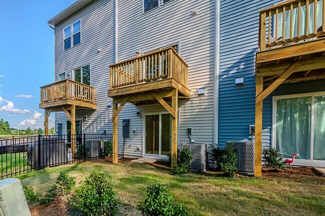 Building Photo - 815 Freston Rd