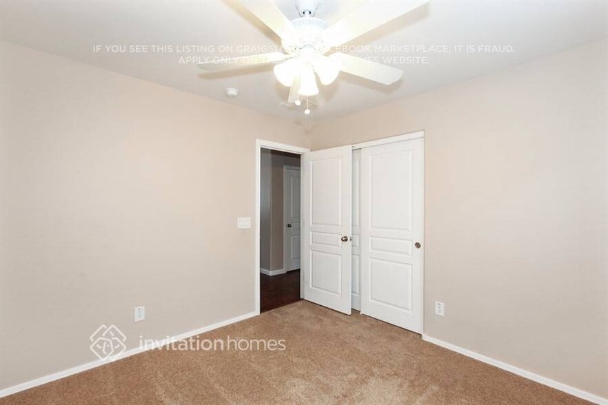 Building Photo - 3915 S Napa Ln