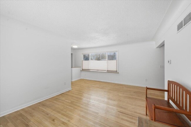 Building Photo - 6891 Somerset Dr