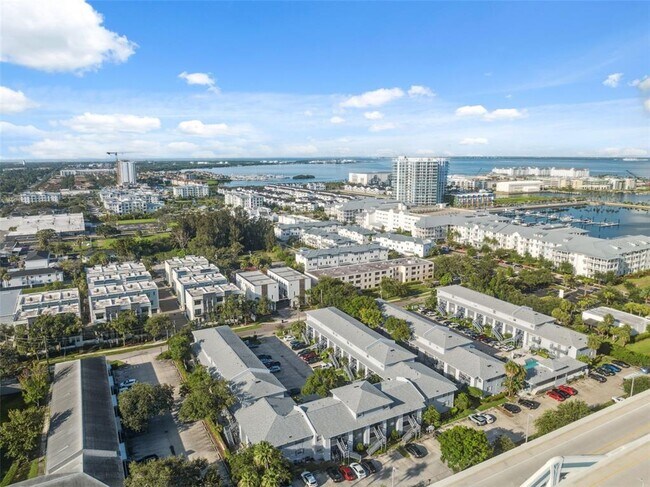 Building Photo - 4821 W McElroy Ave