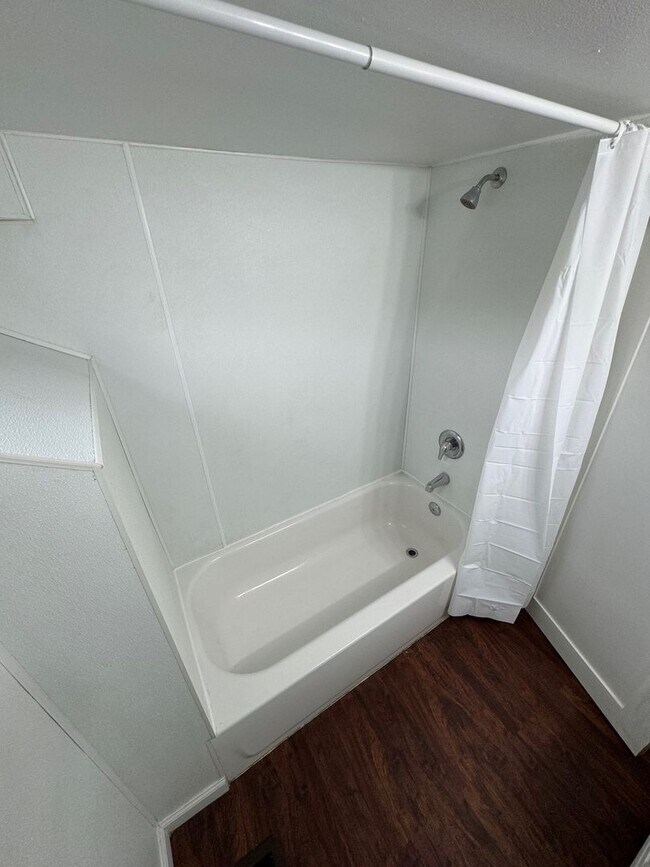 Building Photo - 2605 Walnut St