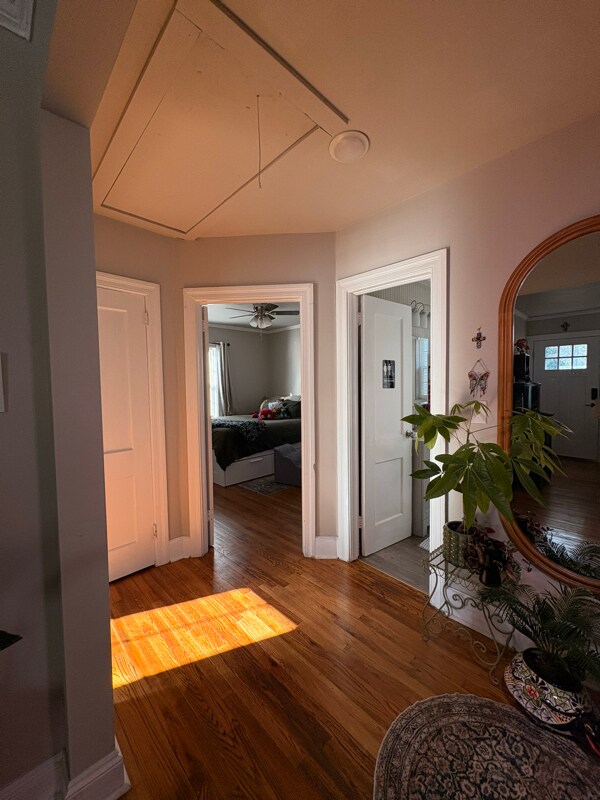 Building Photo - 1307 E Holly St