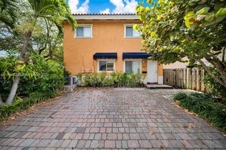 Building Photo - 2814 SW 27th St