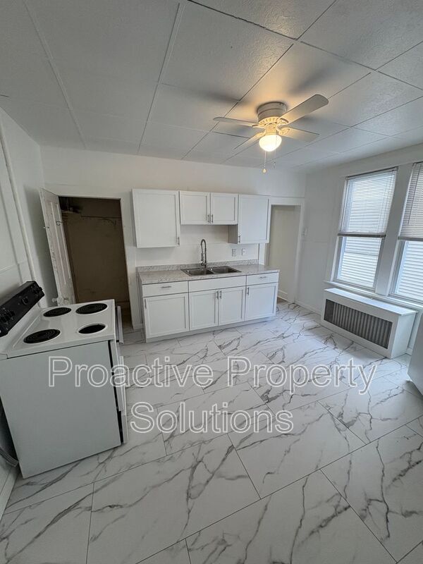 Building Photo - 718-720 Archbald St