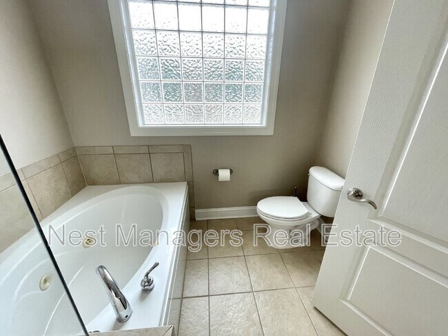 Building Photo - 1922 Harcourt Cir