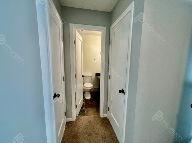 Building Photo - Em Ave Duplex