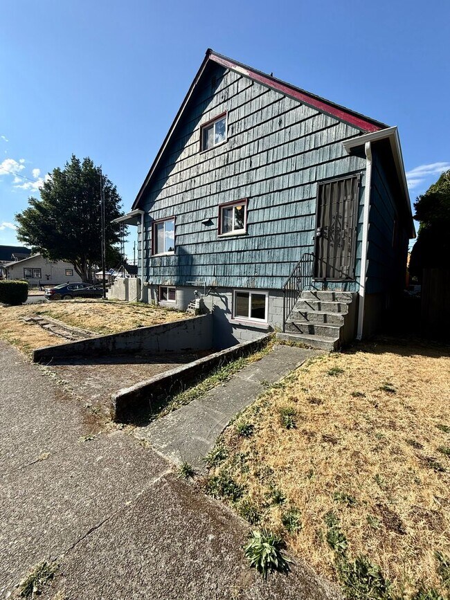 Building Photo - 1219 S Oakes St