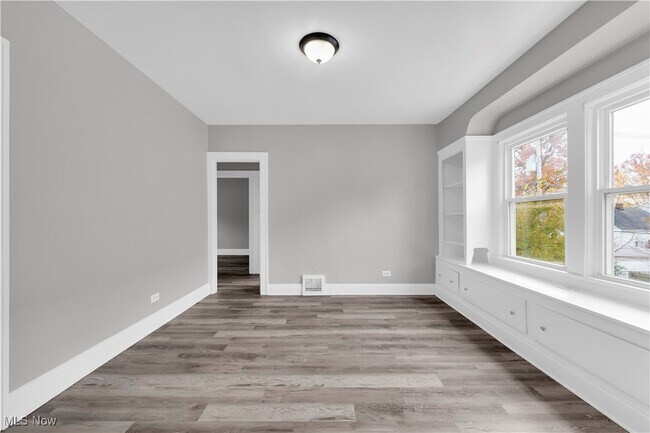 Building Photo - 19792 Pasnow Ave