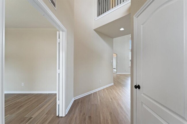 Building Photo - 29022 Crystal Rose Ln