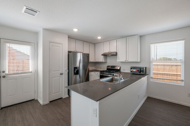 Building Photo - 4934 Legacy Trl
