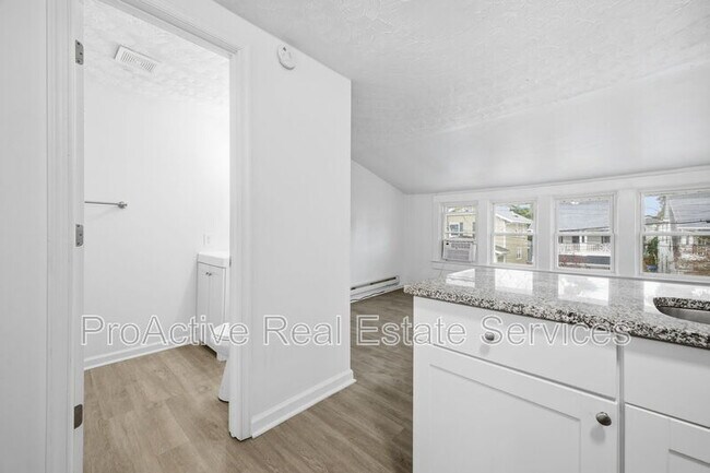 Building Photo - 244 W 32nd St