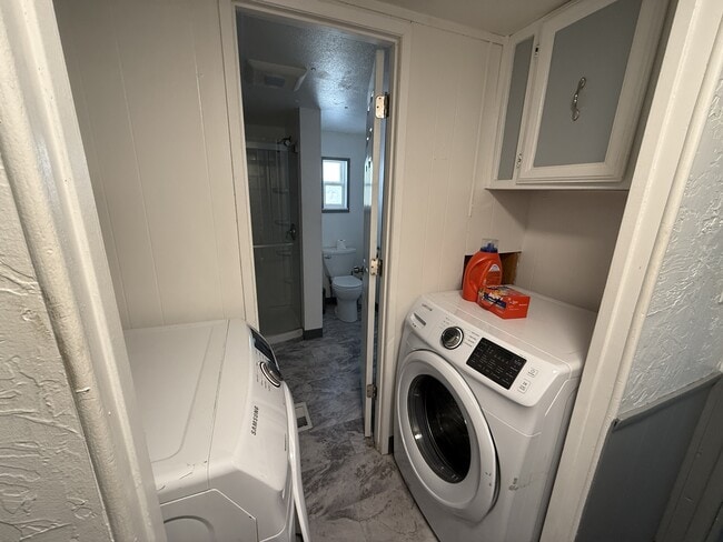 Building Photo - 3189 Eastview Rd