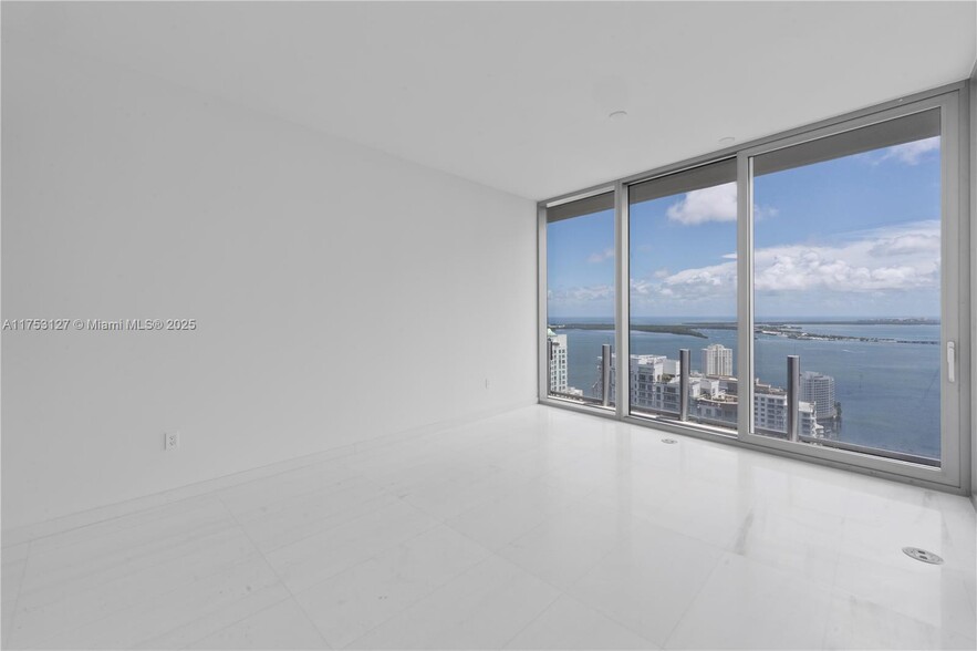 Building Photo - 300 Biscayne Boulevard Way