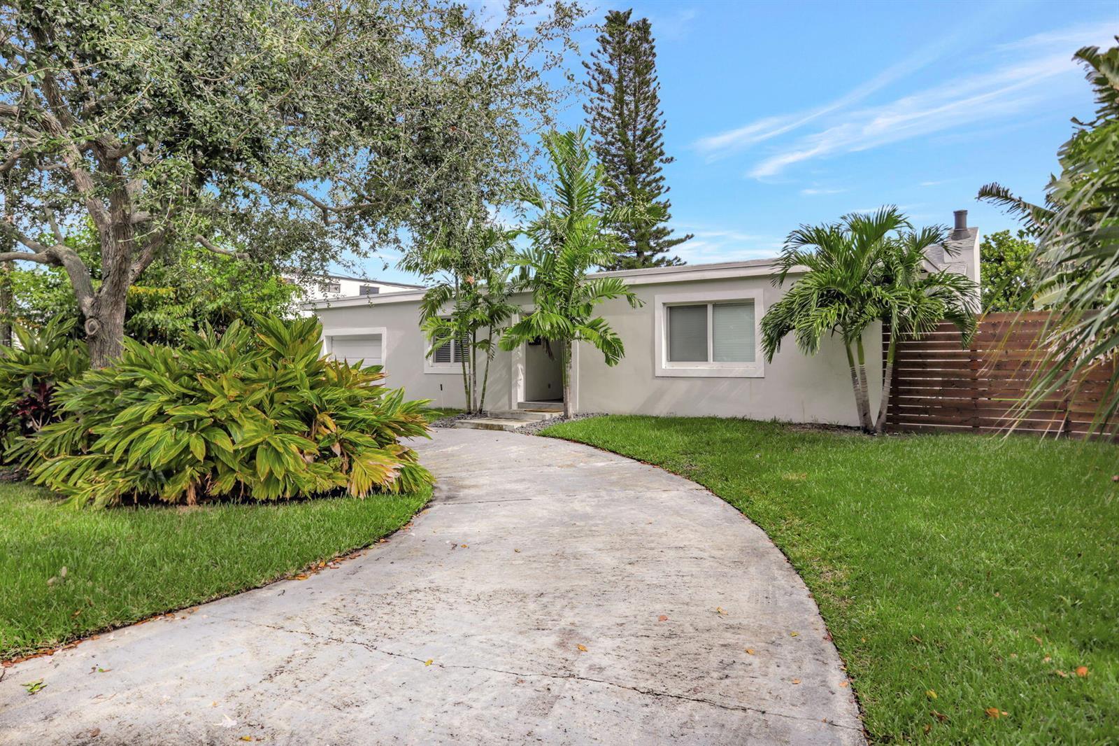 Building Photo - 2019 NE 14th Ct