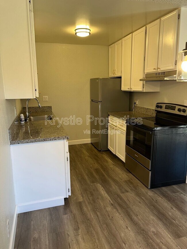 Building Photo - 1060 Oak Grove Rd