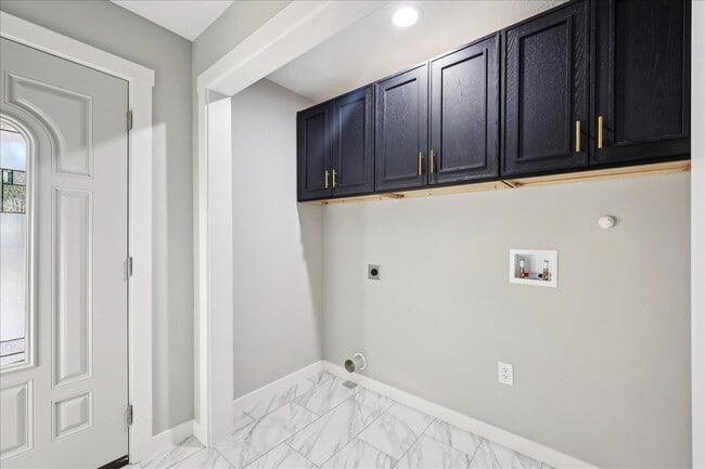 Building Photo - 378 Alabama Ave