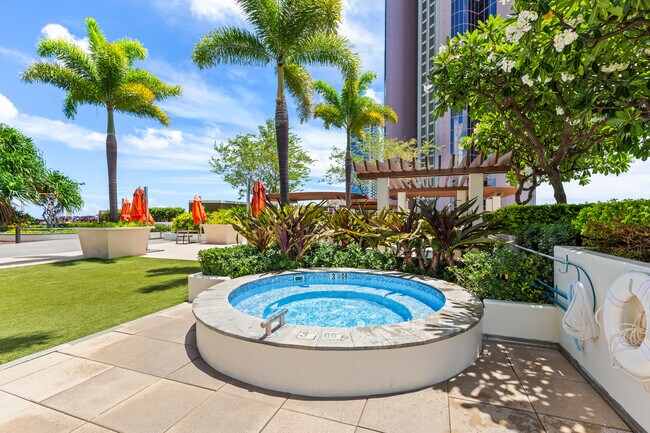 Building Photo - 555 South St