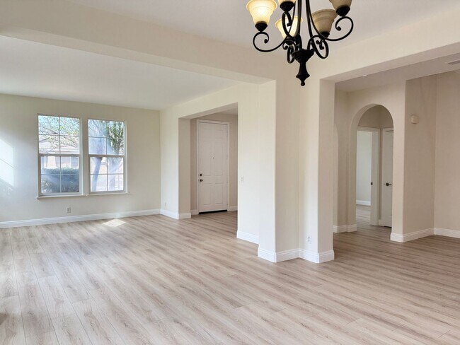 Building Photo - Spacious 6-Bedroom Estate in the Heart of Eastvale