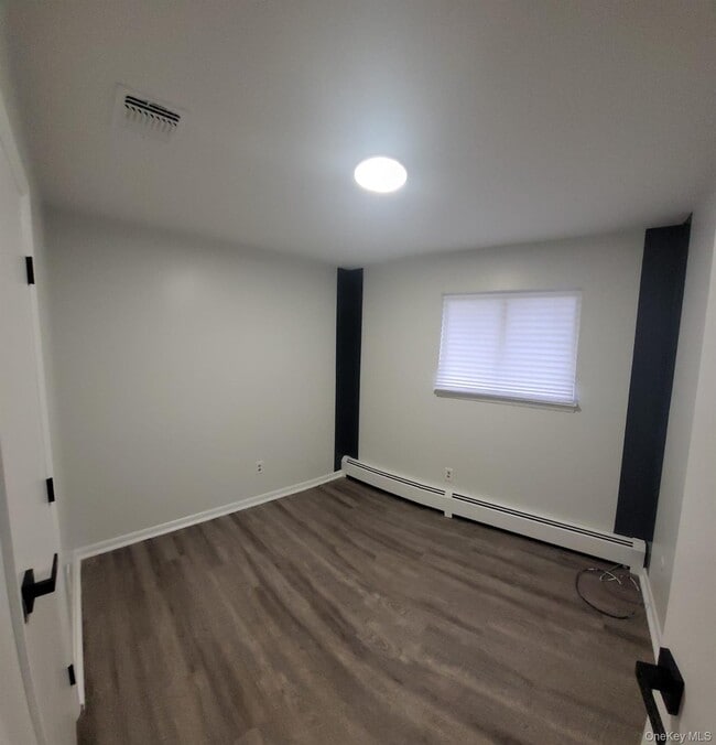 Building Photo - 52 Surrey Rd